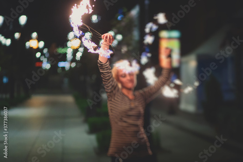 Tablou pe pânză Group of fire artists fakir perform amazing show at night with flamethrowers, fi
