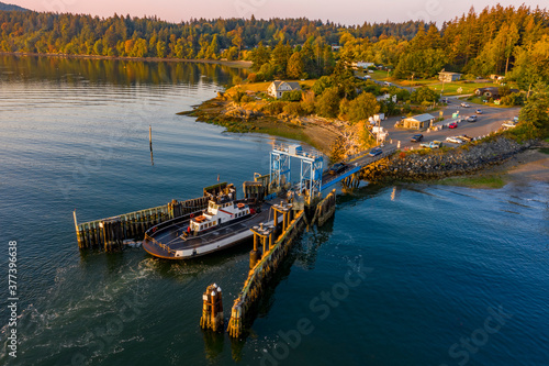 Bild auf Leinwand Overhead Aerial View of a Small Ferryboat docking on Lummi Island
