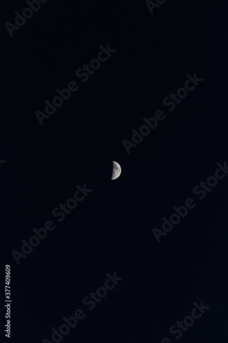 Halb Mond in der Nacht © LT Photos