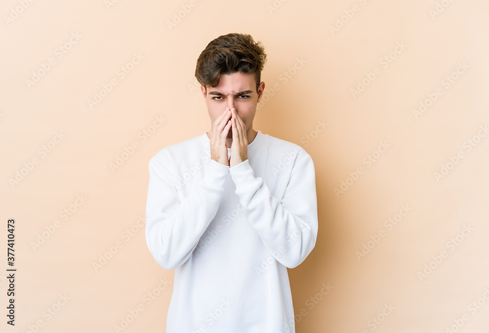 Young caucasian man isolated on beige background making up plan in mind, setting up an idea. Young caucasian man isolated on beige background making up plan in mind, setting up an idea.