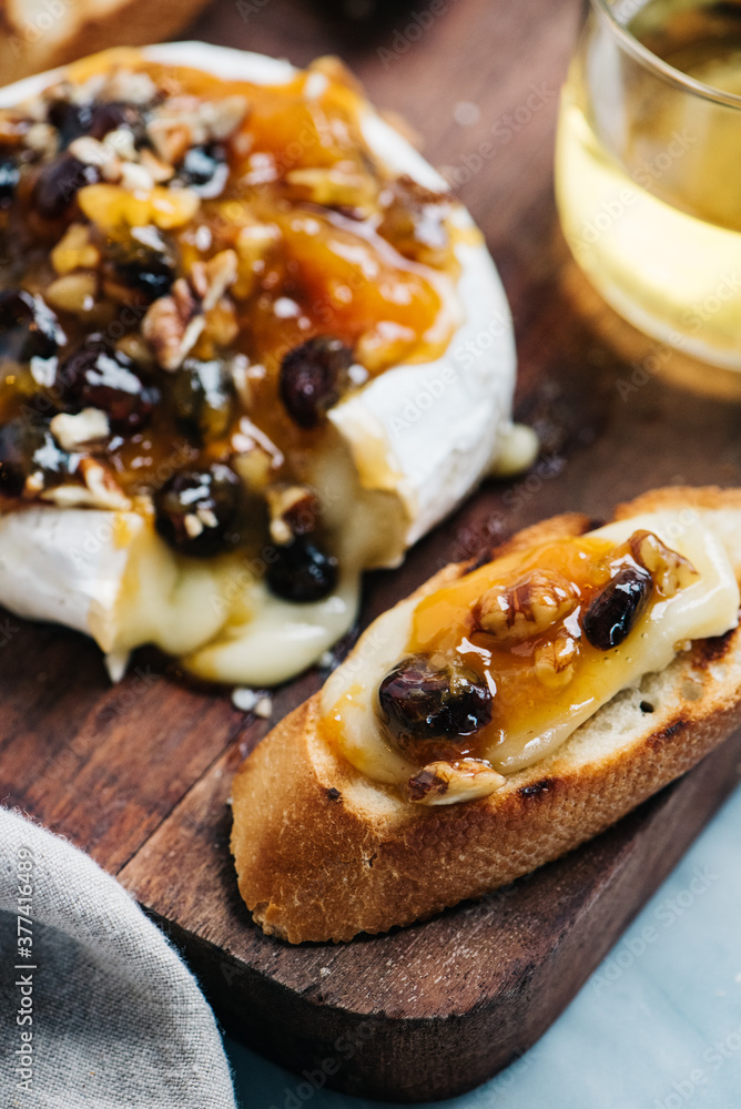 Baked brie with apricot compote Baked brie with apricot compote