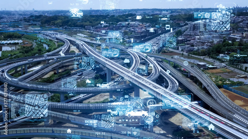 交通とテクノロジー　高速道路のジャンクション空撮とネットワークイメージ　ITS　MaaS