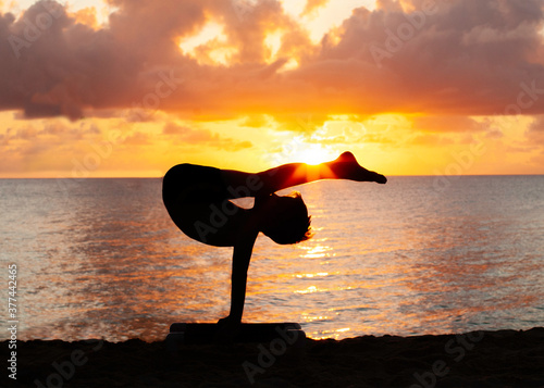Young gymnast doing manna hold