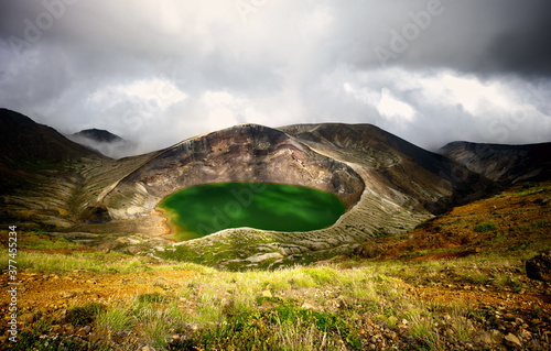 Wallpaper Mural 光差し込む火口 Torontodigital.ca