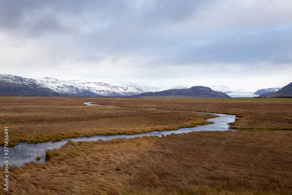River runs through the Icelandic wetlands 