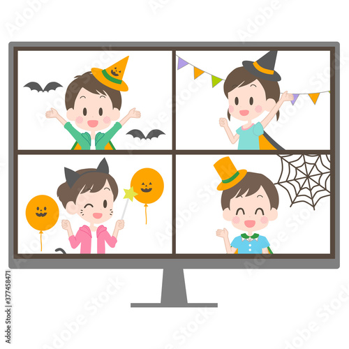 リモートハロウィンを楽しむ子供達