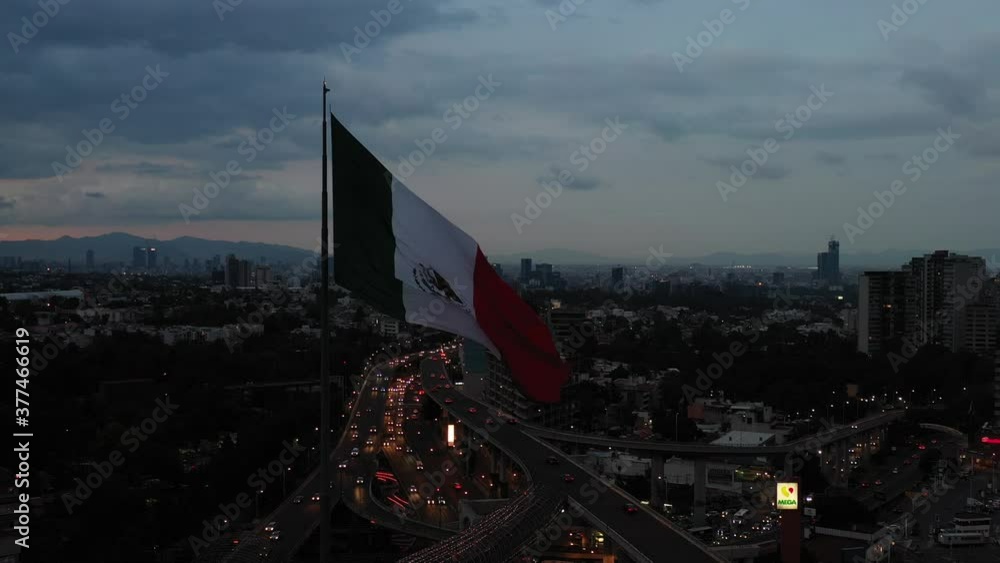 Espectacular vista aérea de la Bandera Monumental de San Jerónimo, en la Ciudad de México