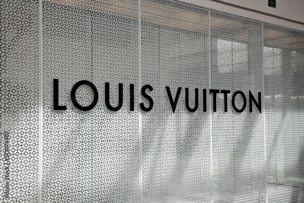 Honolulu, Hawaii, U.S.A. - LOUIS VUITTON: Company logo typography of Louis  Vuitton in Ala Moana Center Stock Photo