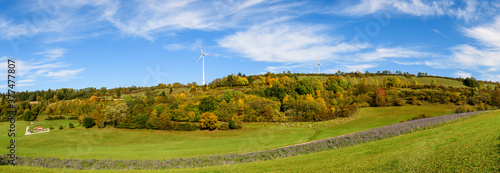 Ländlich geprägte Natur bei Weißenburg im Naturpark Altmühltal im Herbst