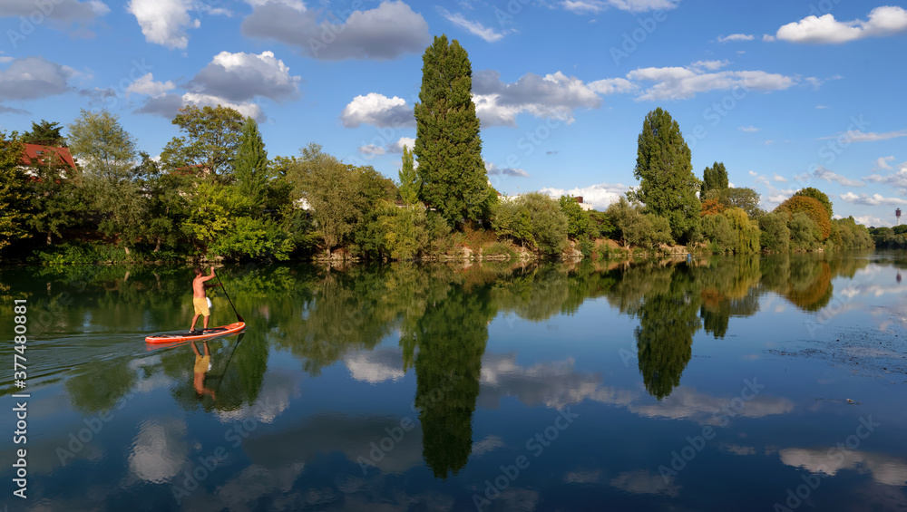 Stand up paddle on the Parisian Marne river