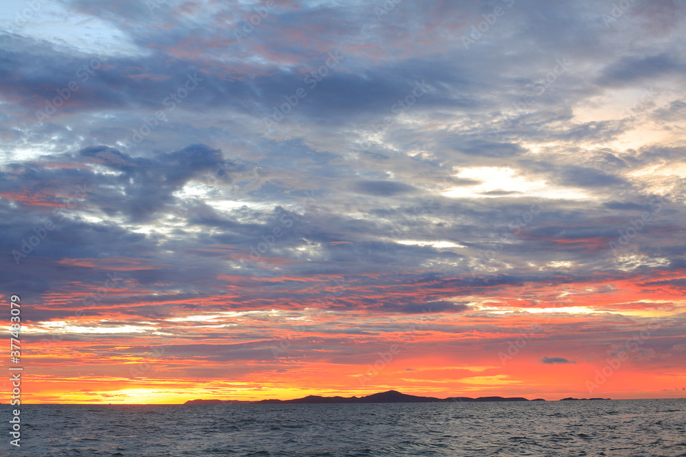 Fototapeta premium Twilight Sky and the sea