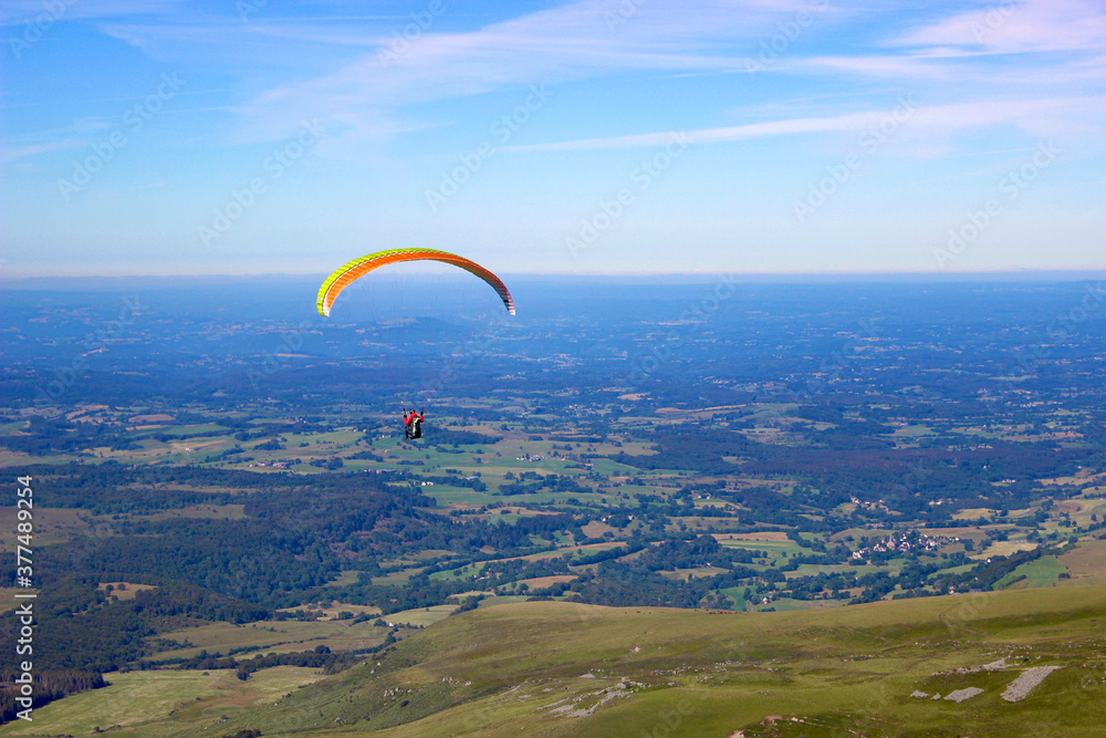 vol d'un parentiste depuis le Puy de Sancy vol d'un parentiste depuis le Puy de Sancy