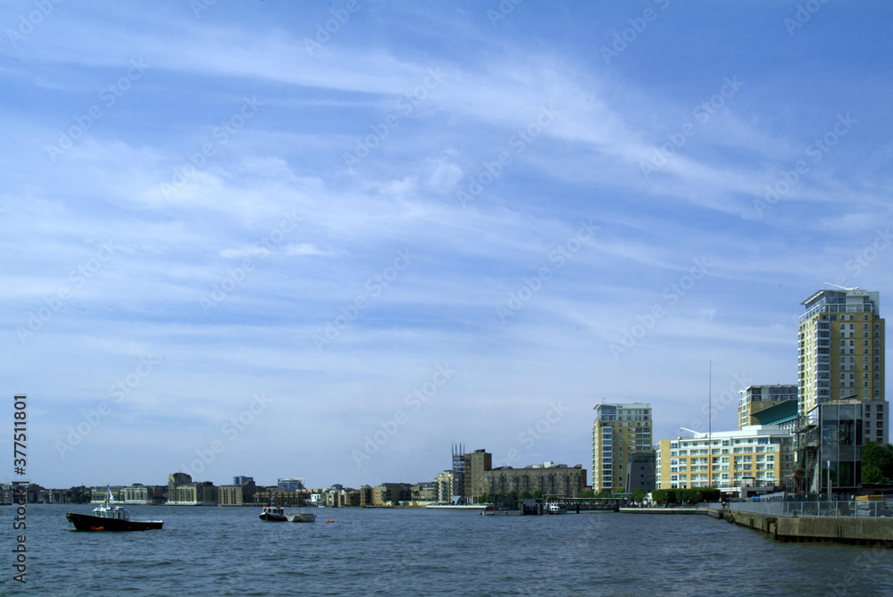 Fototapeta premium Canary Wharf River Thames London Docks Dockland Housing development
