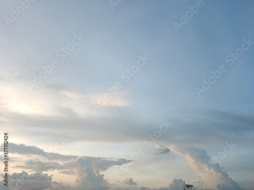 Wallpaper Mural sky and clouds Torontodigital.ca