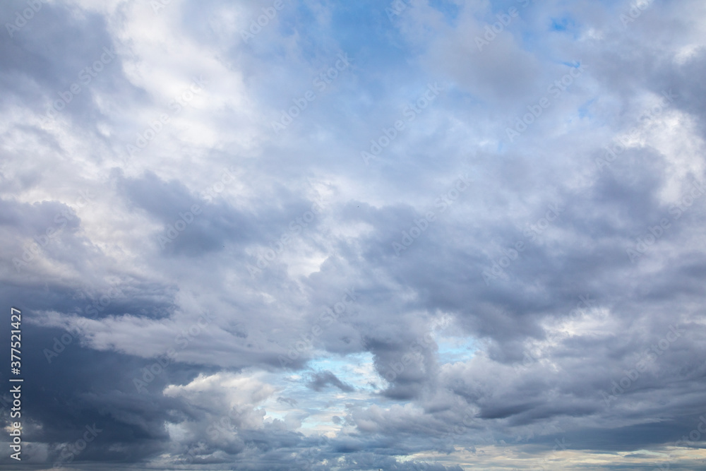 Obraz premium Thunderclouds on the daytime blue sky