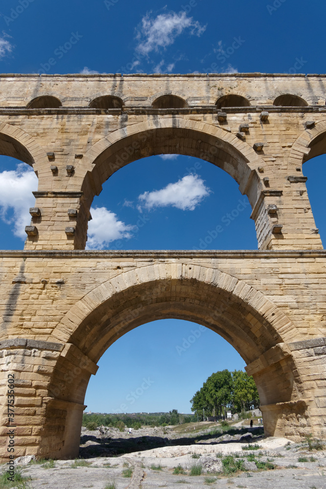 Aqueduc à 3 niveaux le pont du Gard - France