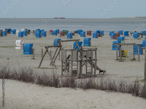 Strand und Hafen von Dornumersiel photo