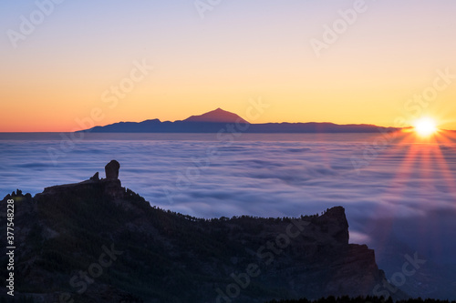 Atardecer desde el punto m  s alto de la isla de Gran Canaria  Espa  a