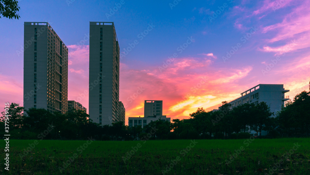 Fototapeta premium city skyline at sunset