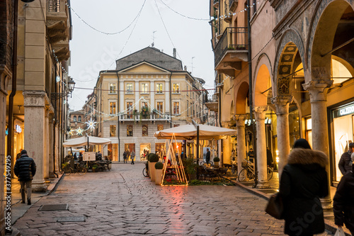 Foto The famous old town of Mantua during the Christmas Time, Mantua, Lombardy, Italy