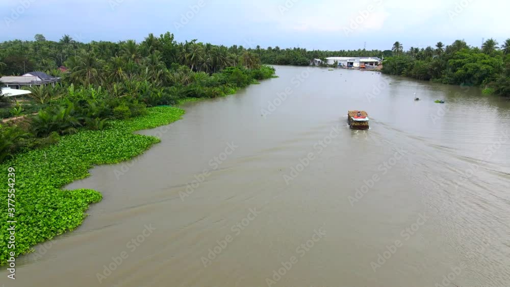 The boat carrying coconuts on the river The boat carrying coconuts on the river