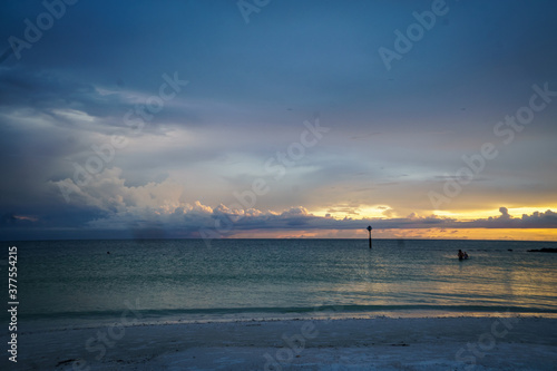 Wallpaper Mural sunset sky Torontodigital.ca