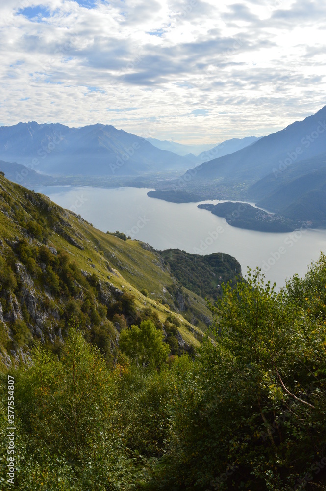 Fototapeta premium Stunning mountain views around the Lago di Como in Northern Italy