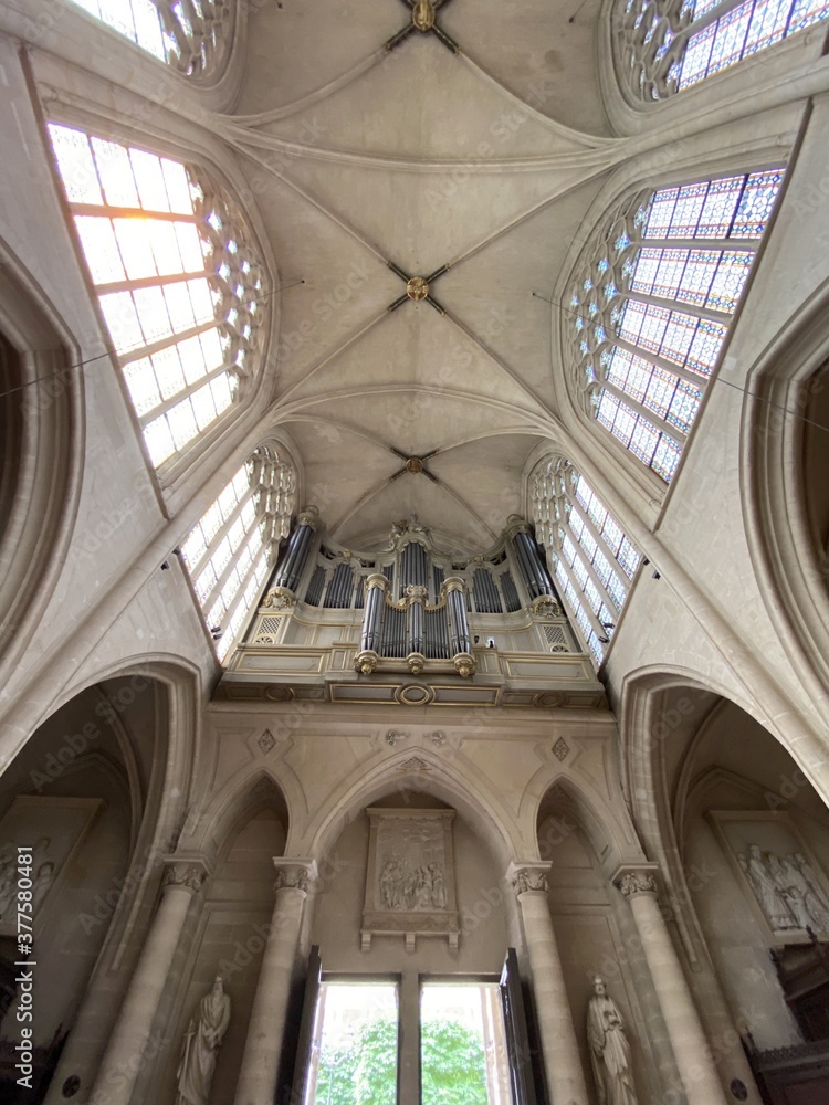 Orgue d'une église à Paris