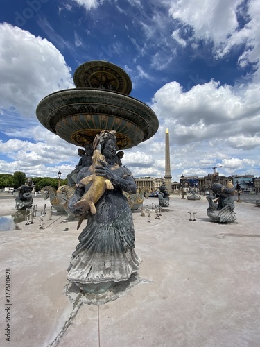 Bassin vide, fontaine de la place de la Concorde à Paris