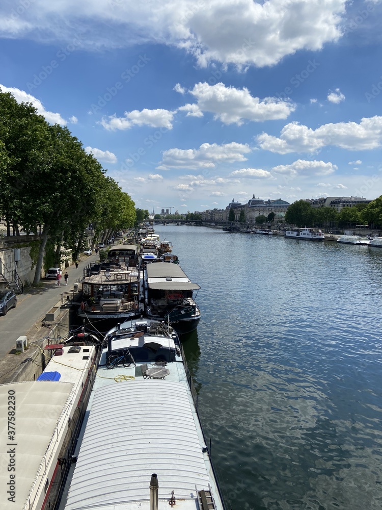 Naklejka premium Quai de Seine à Paris