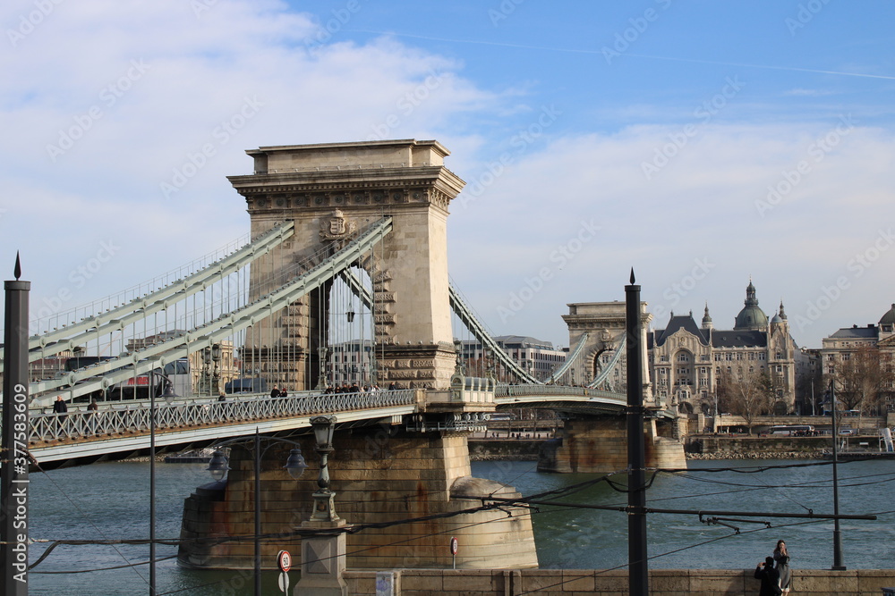 Obraz premium Budapest is the capital and the most populous city of Hungary, and the ninth-largest city in the European Union by population within city limits.