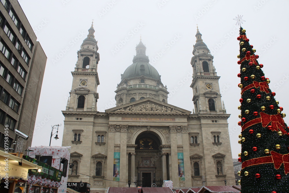 St. stephen's basilica in budapest next to christmas tree