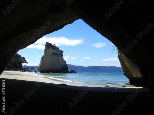Cathedral Cove, Coromandel Peninsula, North Island, New Zealand © AdobeTim82