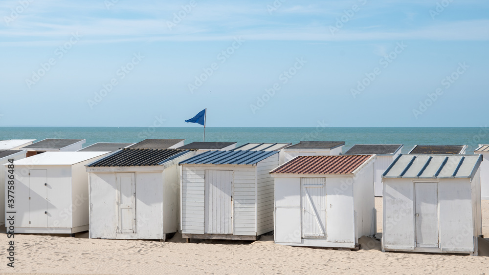 Naklejka premium Cabanes de plage à Calais