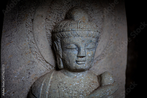 石の仏像