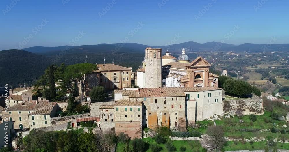 Vista aerea del borgo di Amelia, Umbria, Italia. Vista aerea del borgo di Amelia, Umbria, Italia.