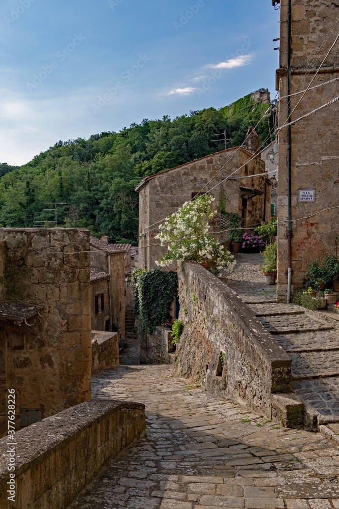 Altstadt von Sorano in der Toskana in Italien 