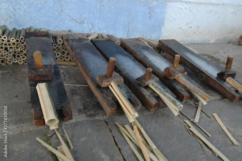 Bamboo sticks cutter