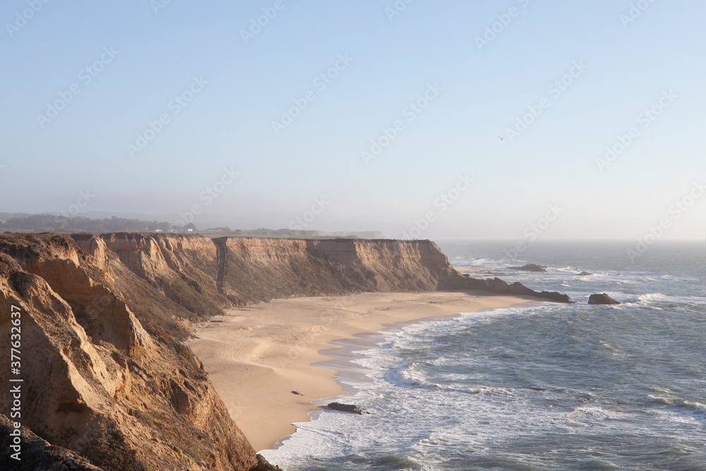 Fototapeta premium Panoramic view of windy pacific coast in Half Moon Bay, California