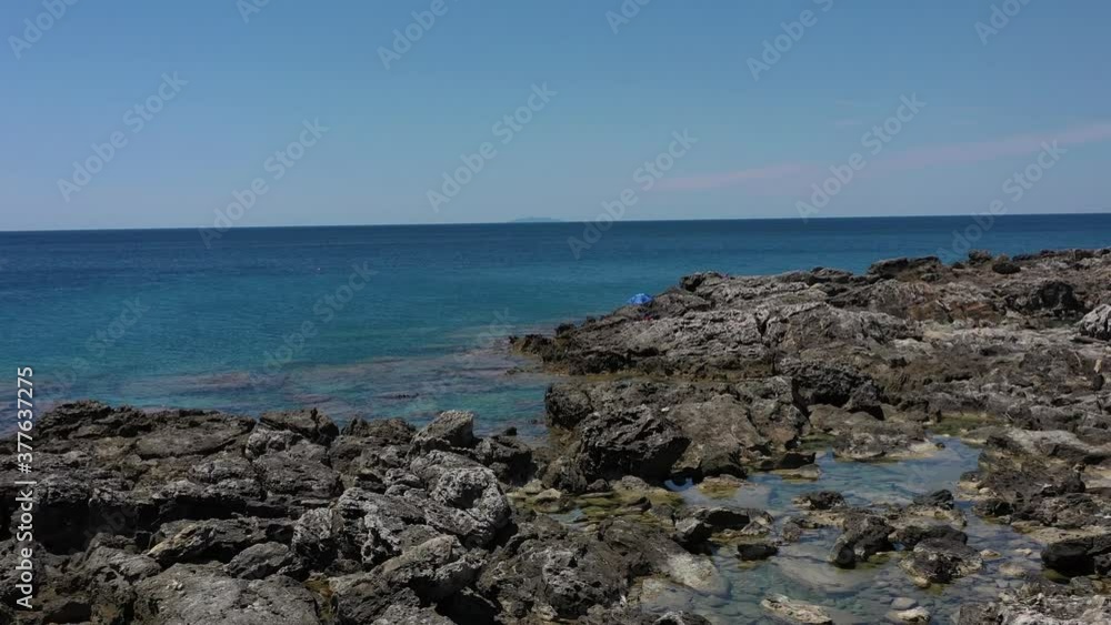 Veduta aerea della costa rocciosa di Castiglioncello in provincia di Livorno, Toscana, Italia. Veduta aerea della costa rocciosa di Castiglioncello in provincia di Livorno, Toscana, Italia.