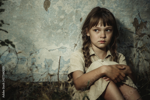 Quadro em tela sad teenage girl sitting by an abandoned building