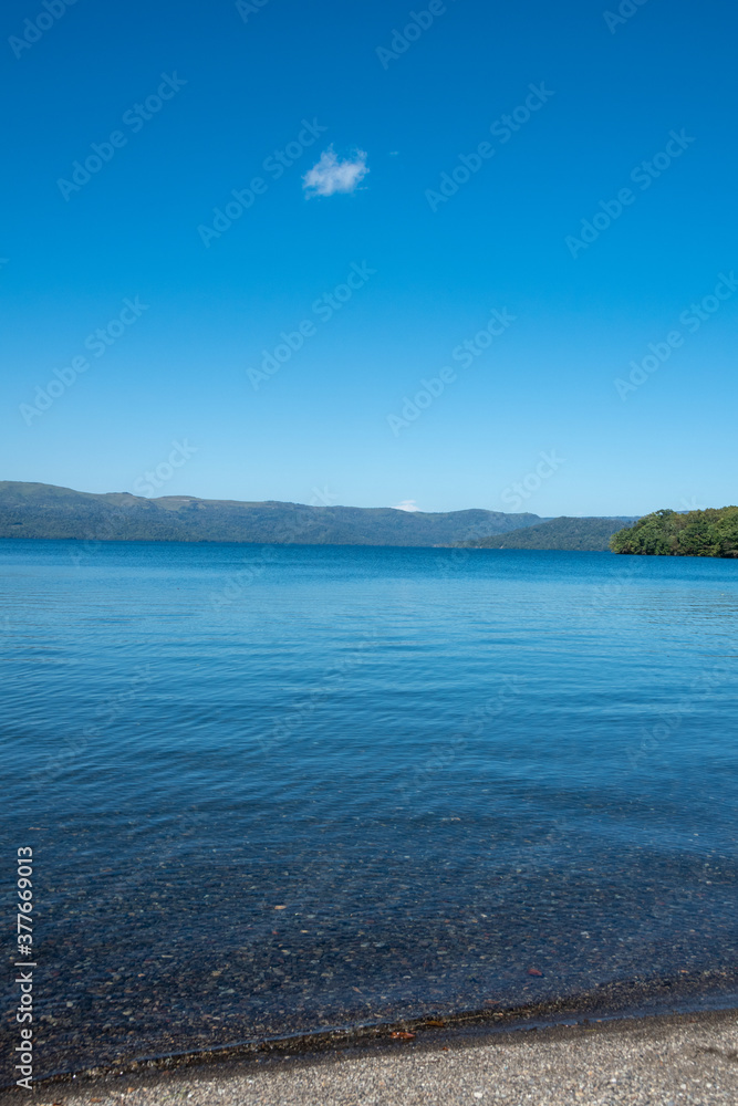 青い静かな湖　屈斜路湖
