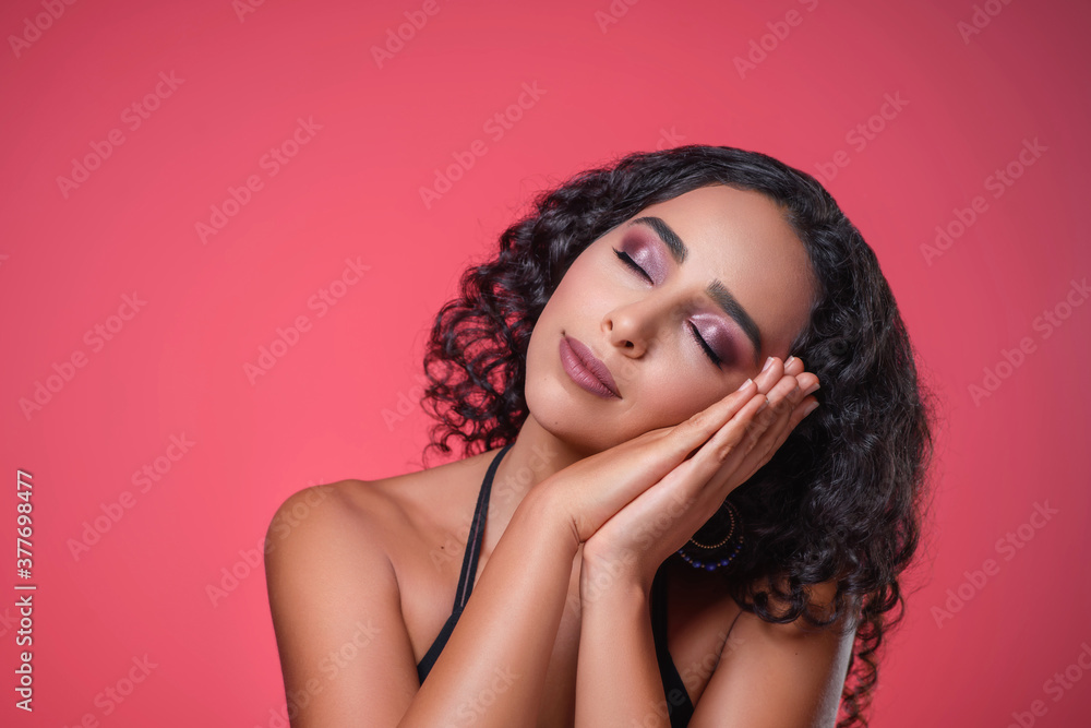 Waist up portrait of sleepy woman with brown hair and evening make up and imitating dream. Copy space Waist up portrait of sleepy woman with brown hair and evening make up and imitating dream. Copy space