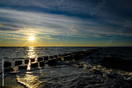 Sonnenuntergang an Strand an der Ostsee