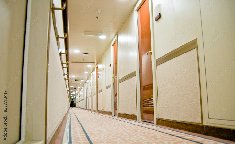 Foto de Corridor or aisle to cabins, staterooms or suites on classic
