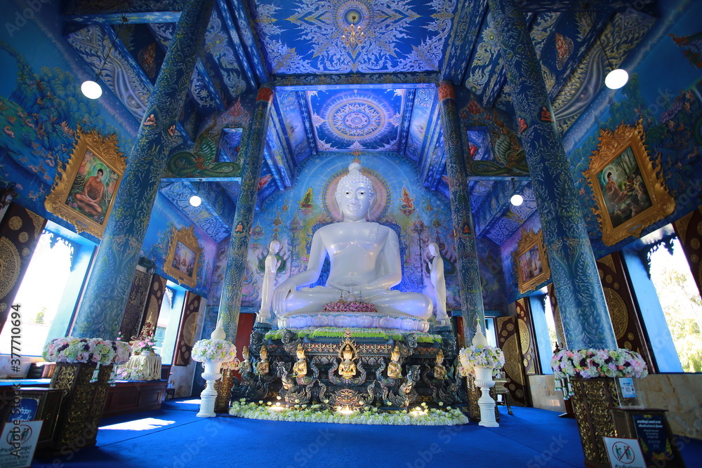 Fototapeta Wat Rong Seua Ten or so called blue temple