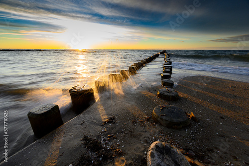 Sonnenuntergang an Strand an der Ostsee