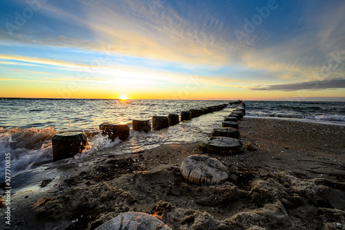 Sonnenuntergang an Strand an der Ostsee