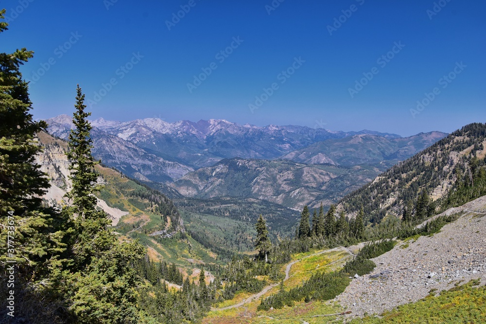 Obraz premium Timpanogos hiking trail landscape views in Uinta Wasatch Cache National Forest, around Utah Lake, in the Rocky Mountains in fall. Views of Midway, Heber, Provo city, Salt Lake and Utah County. USA.