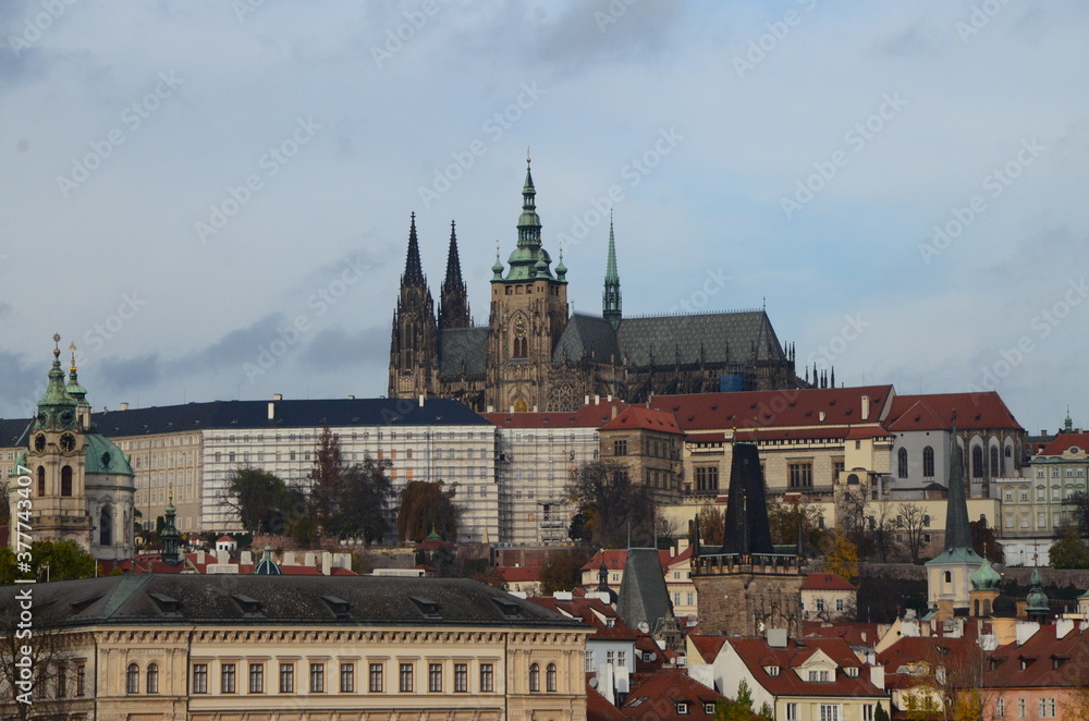 Fototapeta premium charles bridge and city castle